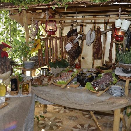 Restauracja Pod Kogutem Hotel Poniatowa Kültér fotó