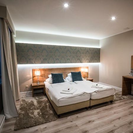 Restauracja Pod Kogutem Hotel Poniatowa Kültér fotó