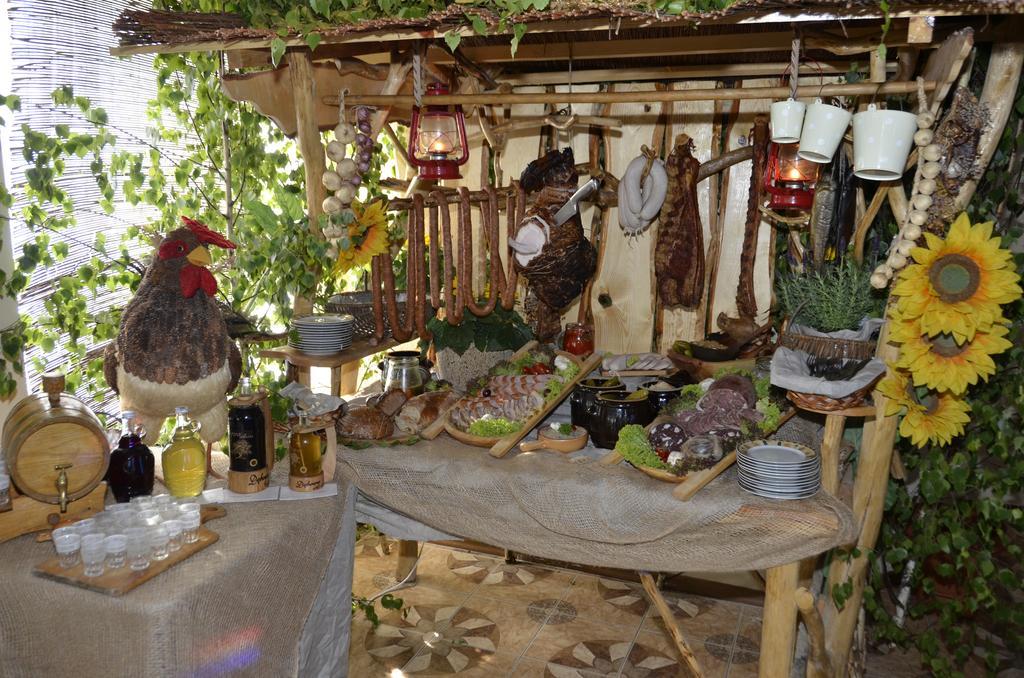 Restauracja Pod Kogutem Hotel Poniatowa Kültér fotó