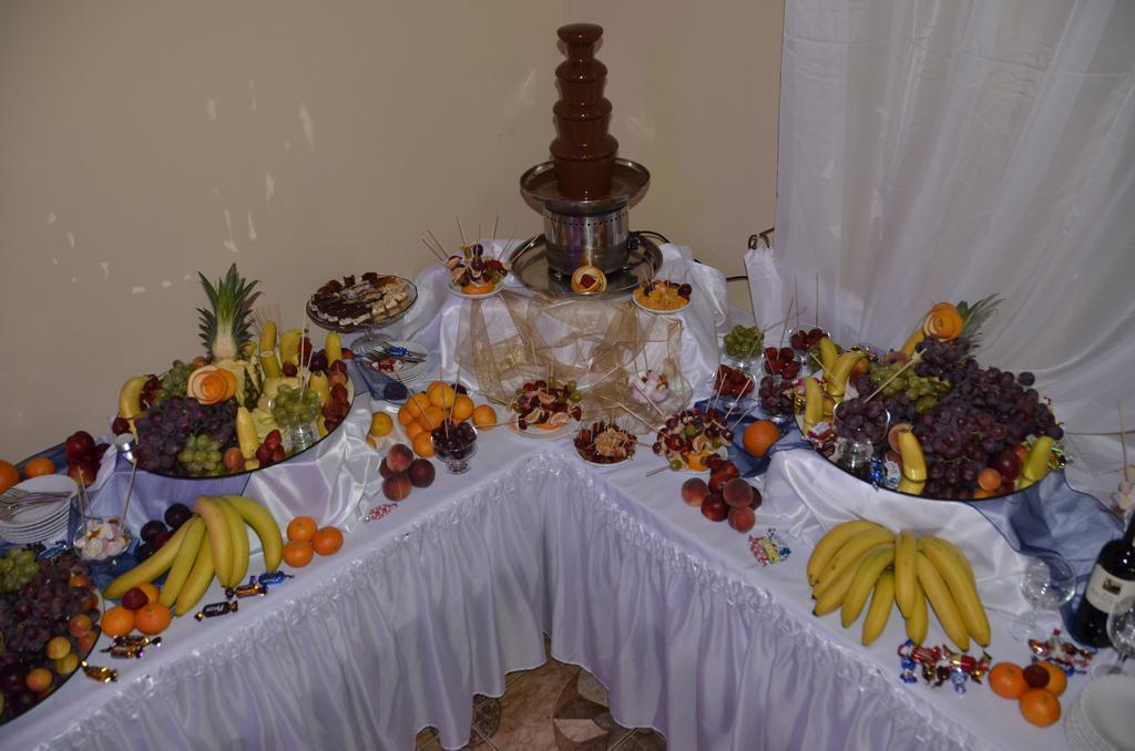 Restauracja Pod Kogutem Hotel Poniatowa Kültér fotó