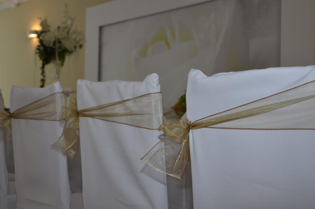 Restauracja Pod Kogutem Hotel Poniatowa Kültér fotó