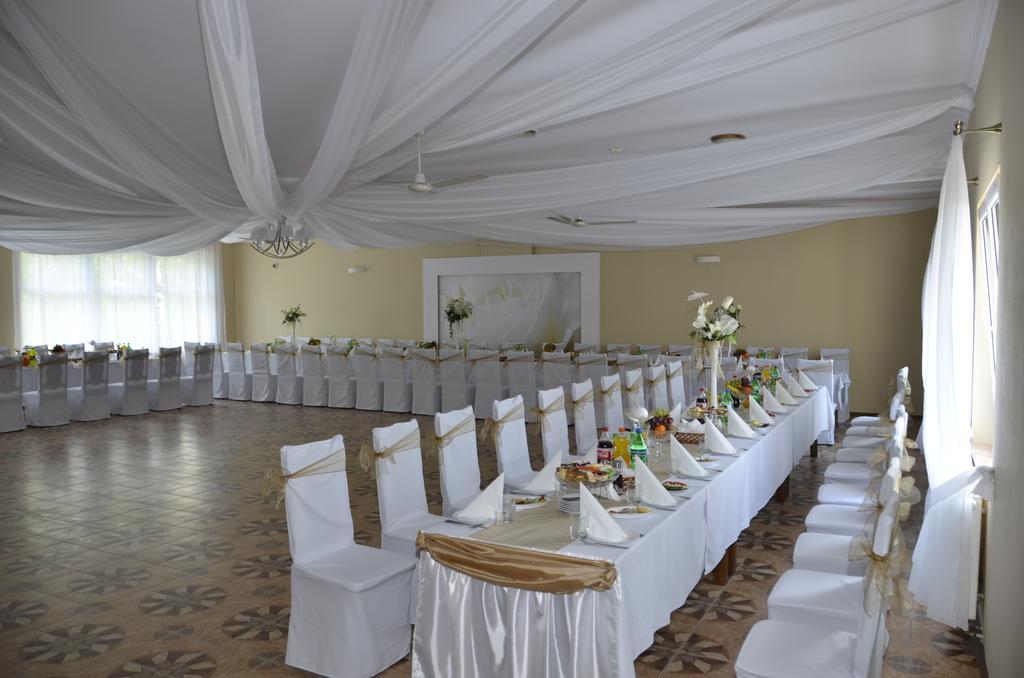Restauracja Pod Kogutem Hotel Poniatowa Kültér fotó