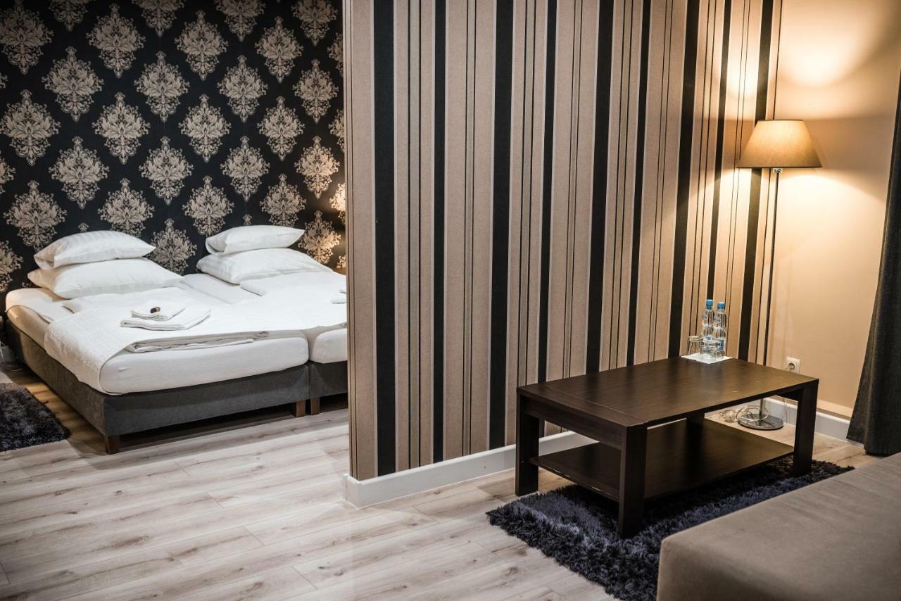 Restauracja Pod Kogutem Hotel Poniatowa Kültér fotó