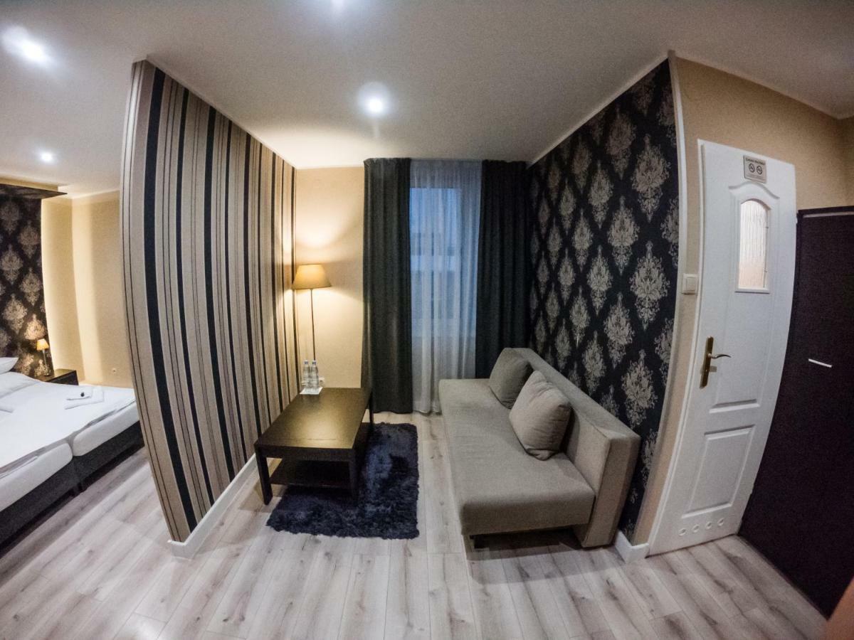 Restauracja Pod Kogutem Hotel Poniatowa Kültér fotó