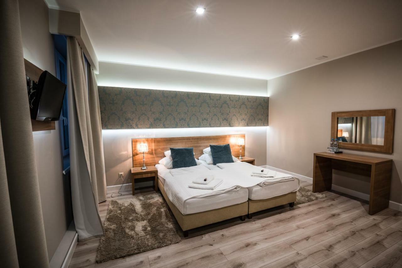 Restauracja Pod Kogutem Hotel Poniatowa Kültér fotó