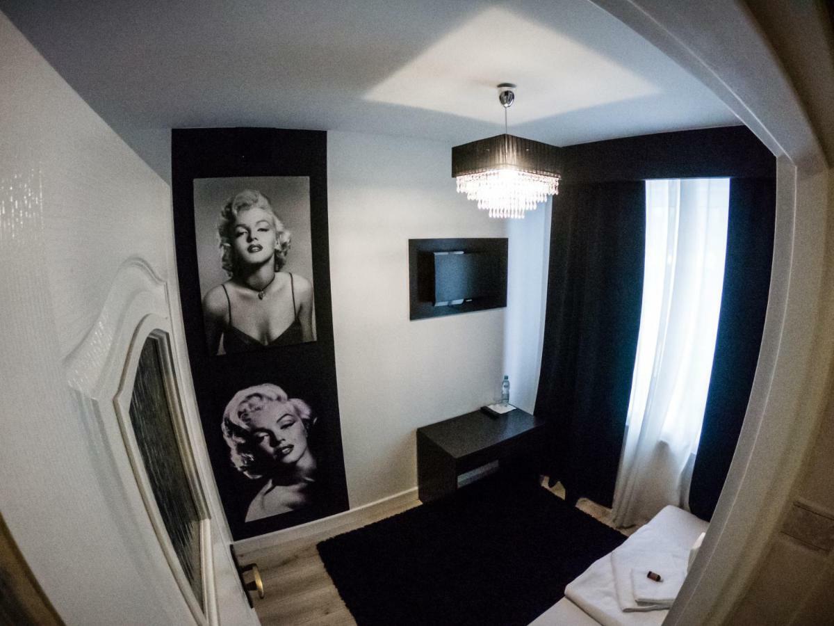 Restauracja Pod Kogutem Hotel Poniatowa Kültér fotó