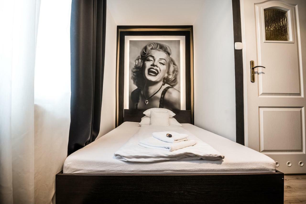 Restauracja Pod Kogutem Hotel Poniatowa Kültér fotó