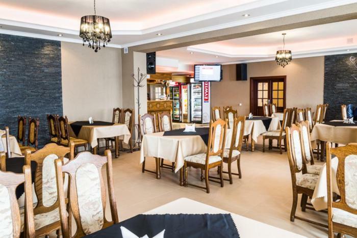 Restauracja Pod Kogutem Hotel Poniatowa Kültér fotó